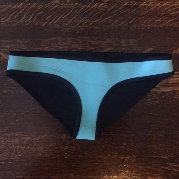Triangl bathing suit (top and bottom) - Picture 3 of 6